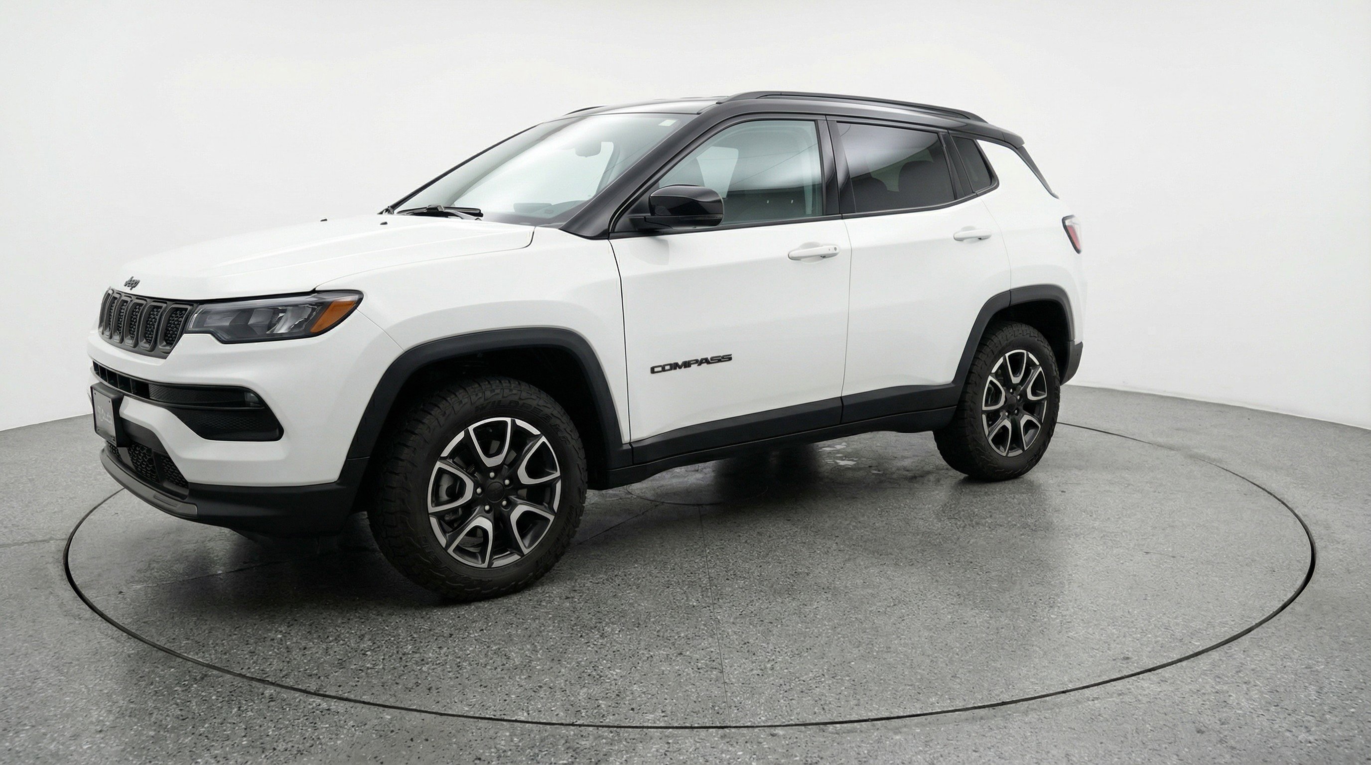Used 2025 Jeep Compass Trailhawk AWD/4WD image 3