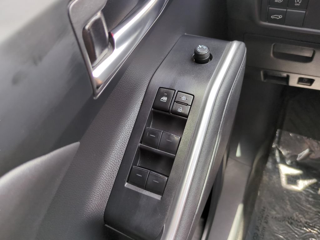 Used 2023 Toyota Highlander XLE FWD image 22