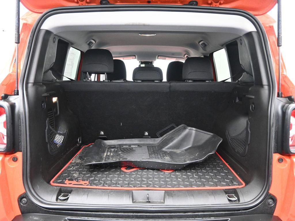 Used 2018 Jeep Renegade Latitude w/ Cold Weather Group image 31