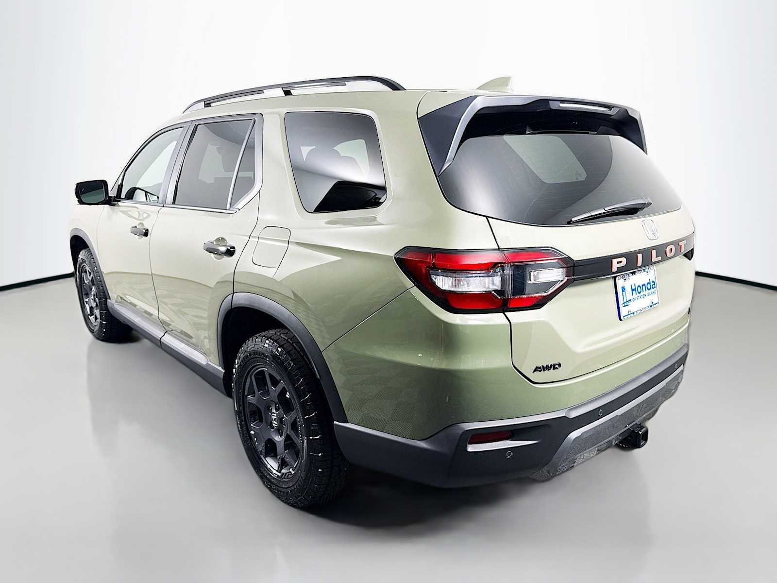 Certified 2026 Honda Pilot TrailSport image 5