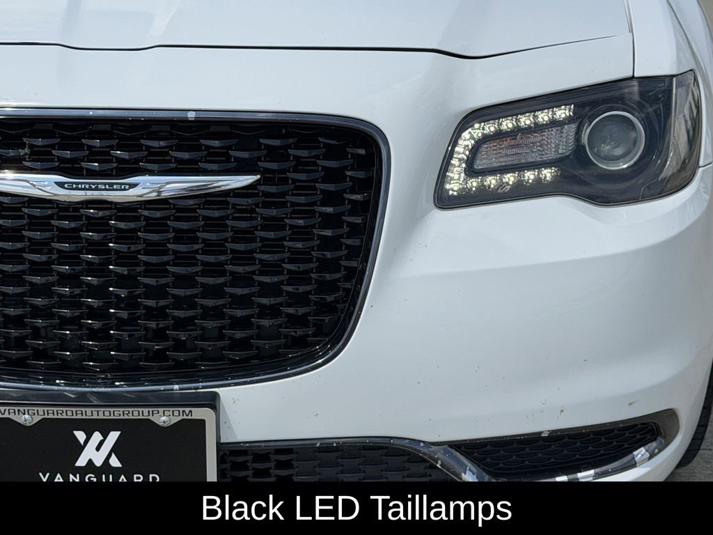 Used 2019 Chrysler 300 Touring w/ Sport Appearance Package RWD image 4