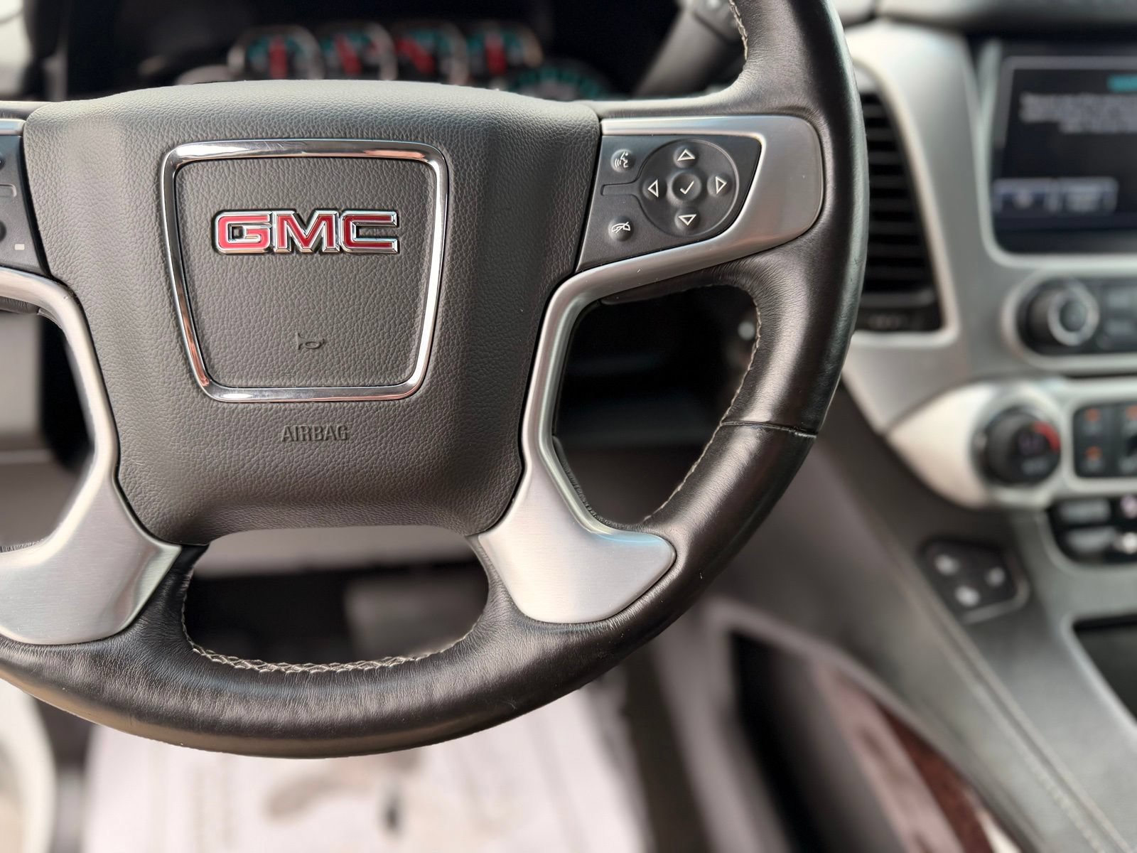 Used 2017 GMC Yukon XL SLT AWD/4WD image 20