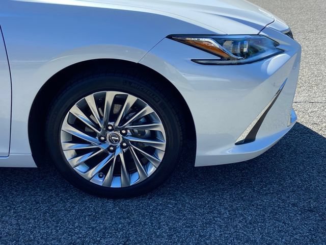 Used 2023 Lexus ES 300h w/ Luxury Package FWD image 10