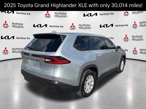 Used 2025 Toyota Grand Highlander AWD image 8