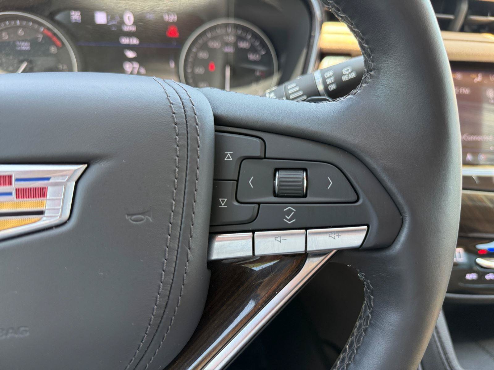 Used 2024 Cadillac XT6 Premium Luxury w/ Platinum Package AWD/4WD image 27