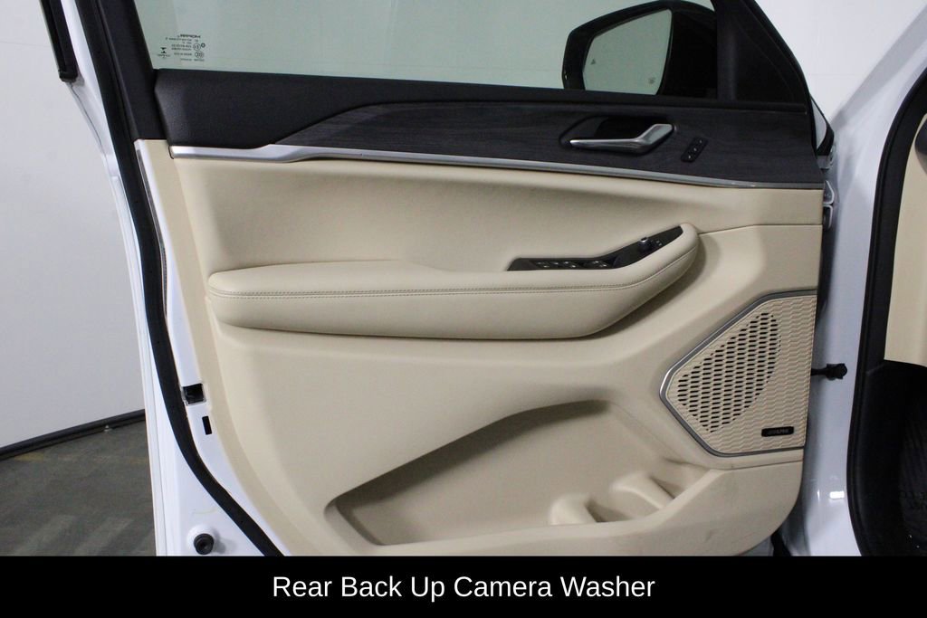 Used 2021 Jeep Grand Cherokee L Limited w/ Luxury Tech Group II image 19