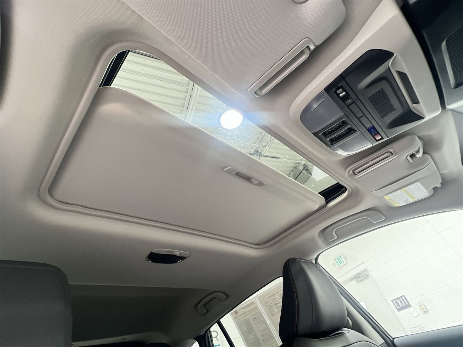 Used 2025 Subaru Crosstrek 2.5i Limited w/ Crosstrek Mirror Package image 21