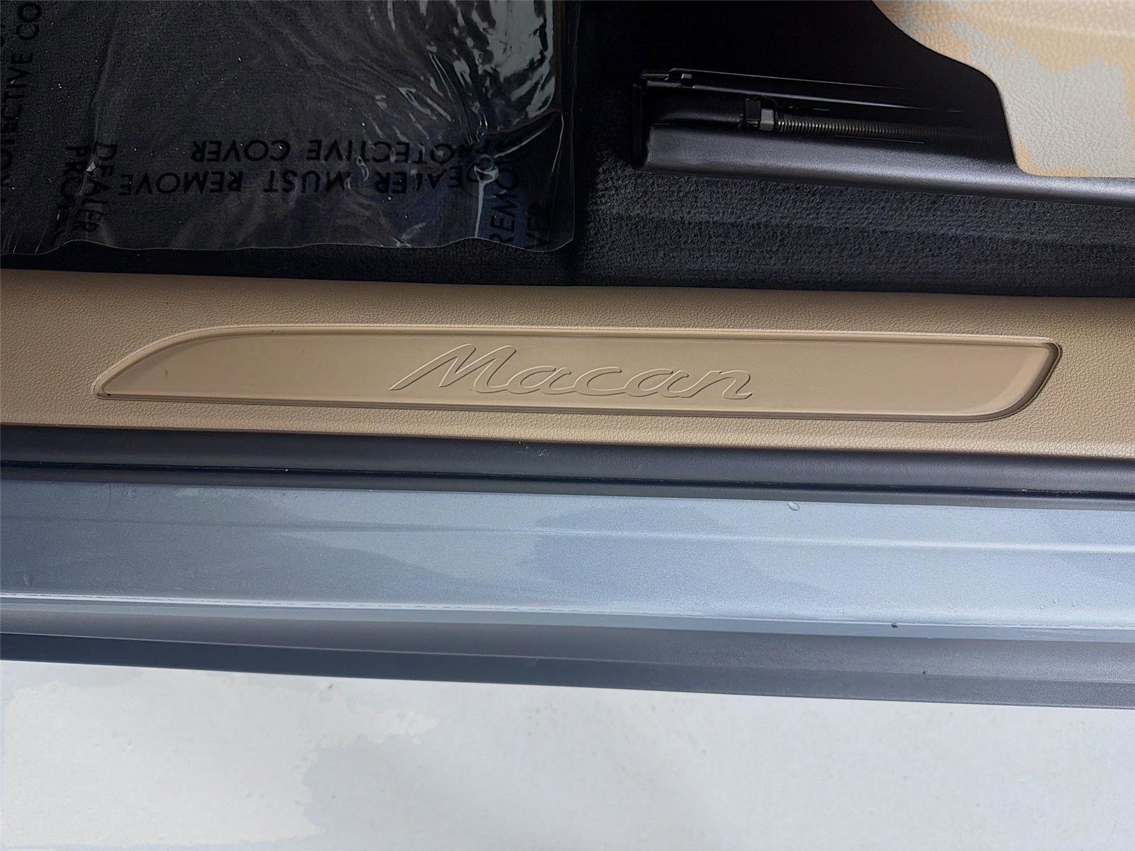 Certified 2025 Porsche Macan image 10