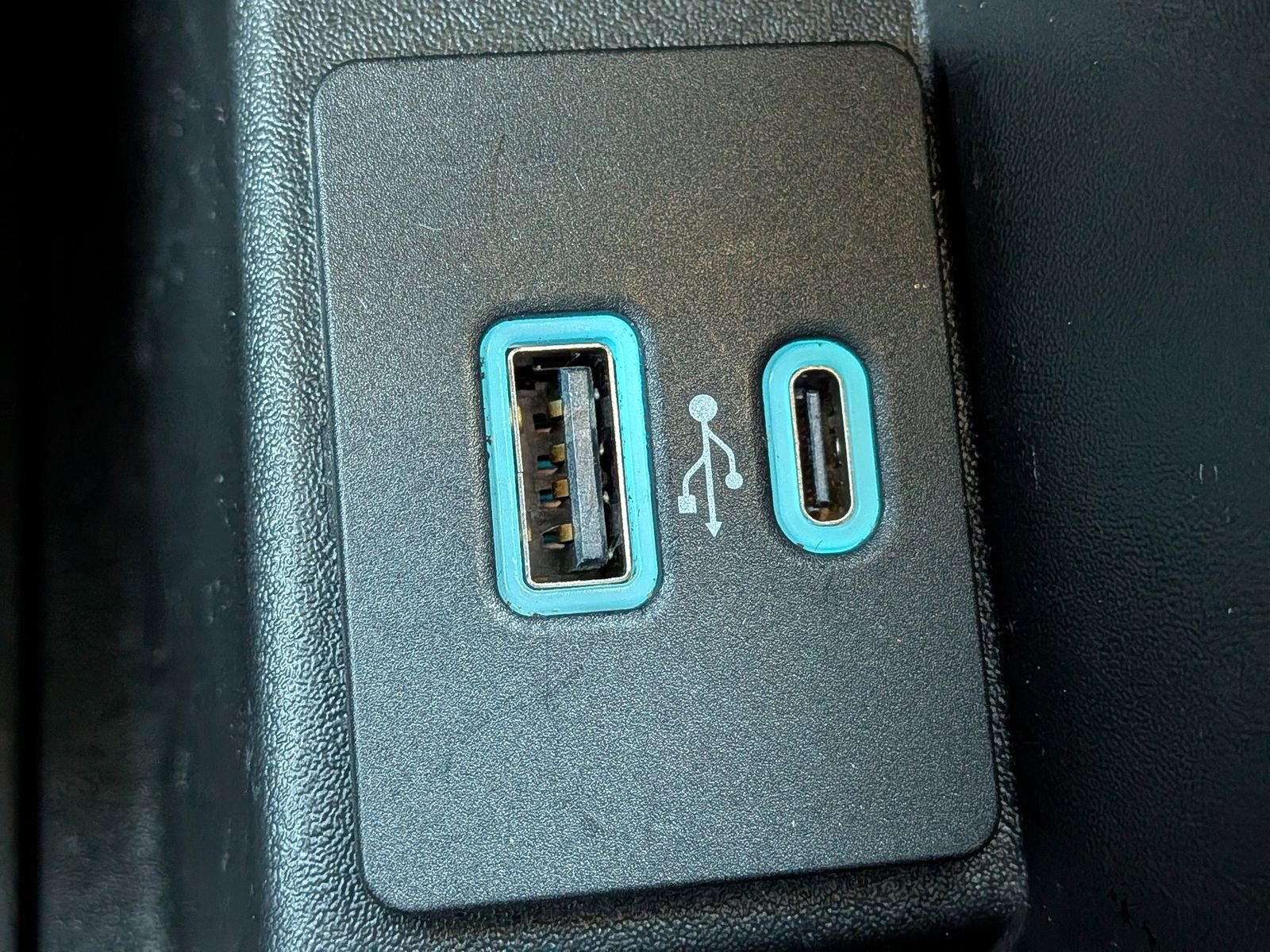 Certified 2022 Ford Edge SE w/ Black Appearance Package image 23