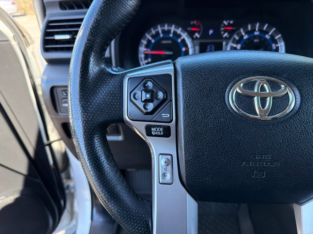 Used 2018 Toyota 4Runner SR5 AWD/4WD image 16