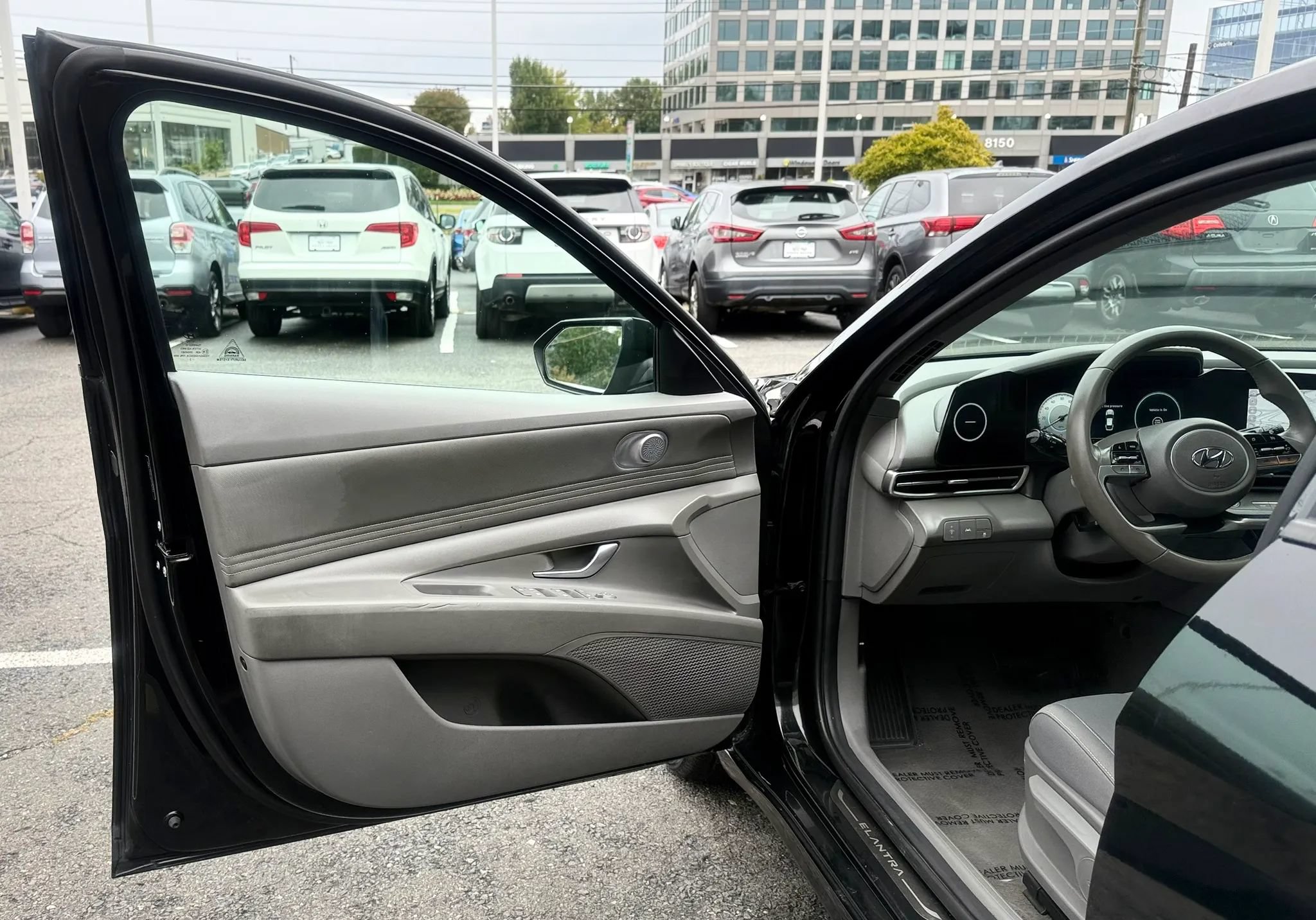 Used 2023 Hyundai Elantra SEL w/ Convenience Package FWD image 9