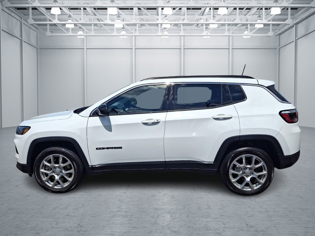 Used 2024 Jeep Compass Latitude AWD/4WD image 6