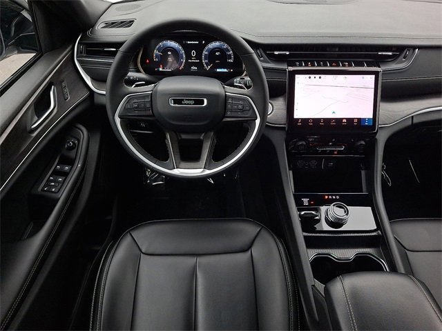 Used 2025 Jeep Grand Cherokee Limited image 11