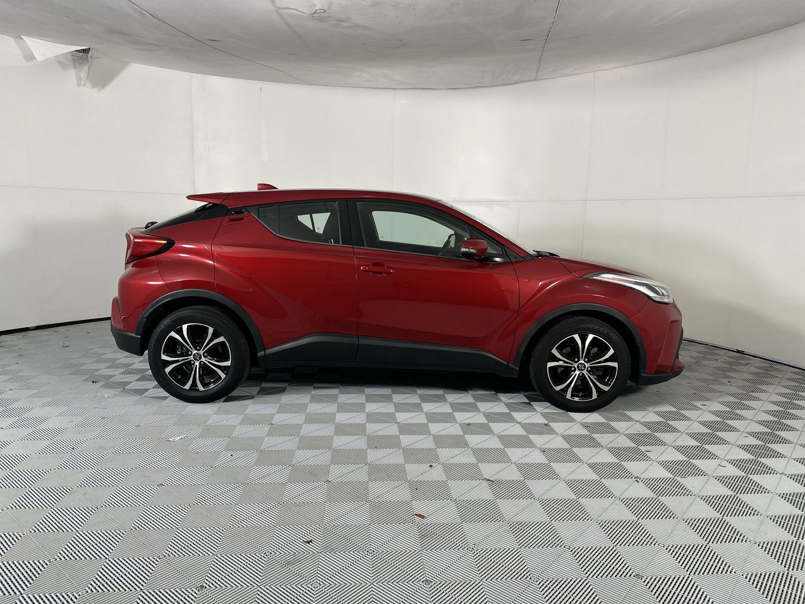 Used 2020 Toyota C-HR LE FWD image 9