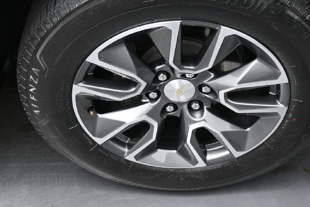 Used 2023 Chevrolet Silverado 1500 LT AWD/4WD image 34