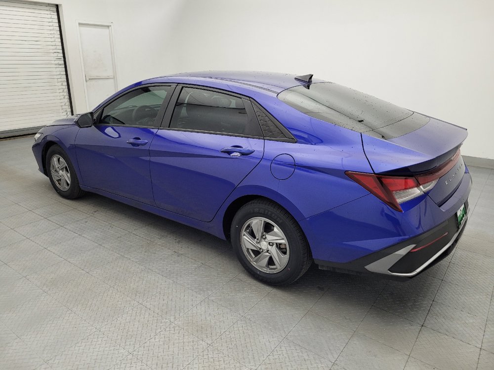 Used 2024 Hyundai Elantra SE FWD image 3