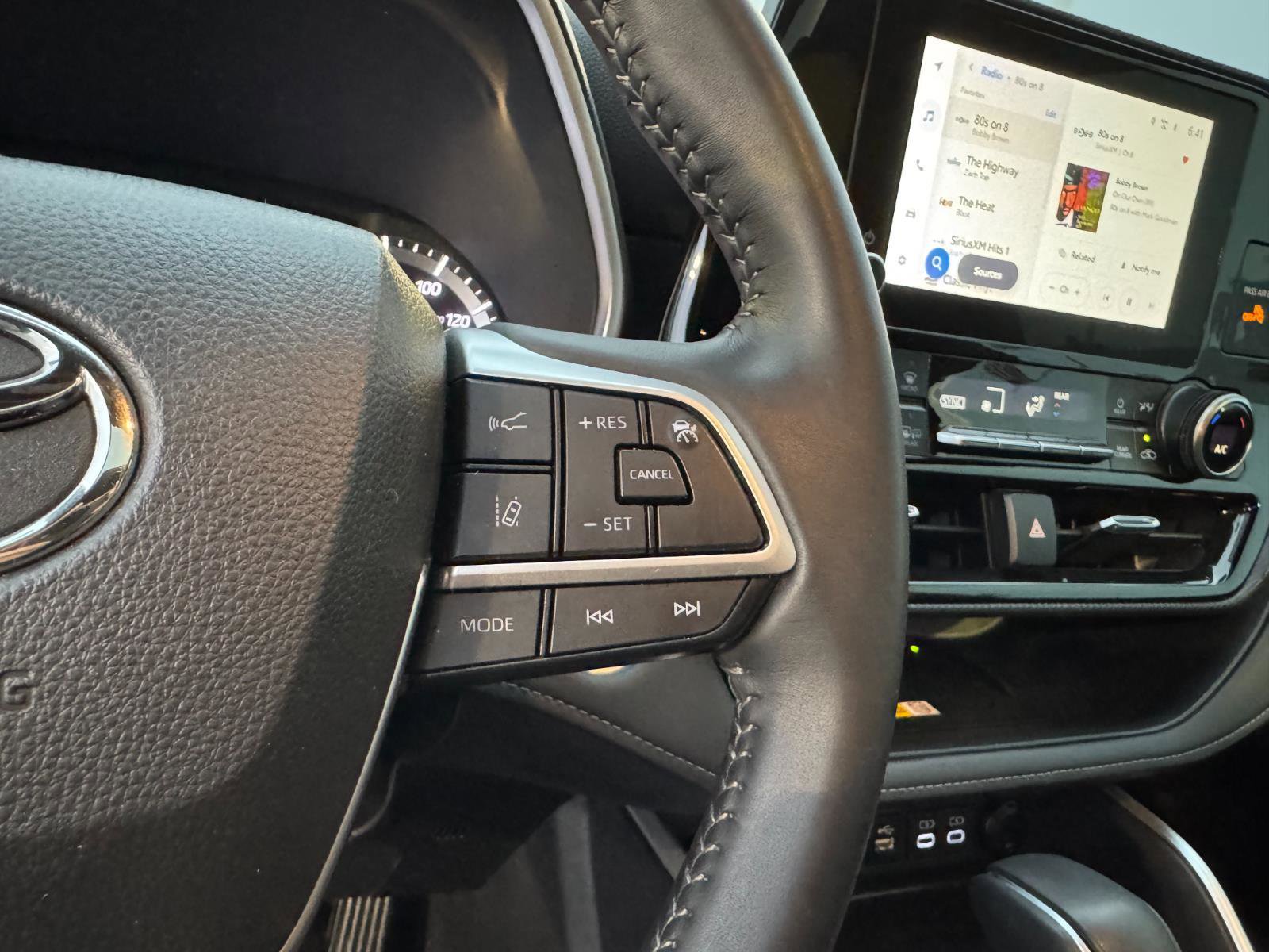 Certified 2024 Toyota Highlander XSE image 16