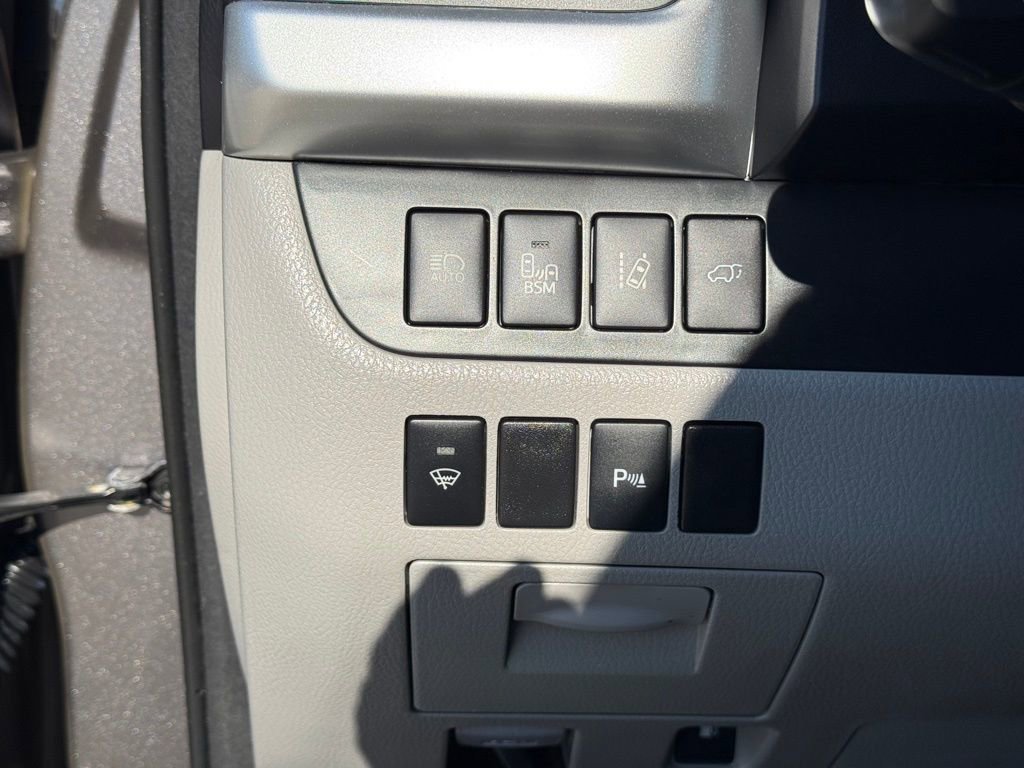 Used 2016 Toyota Highlander Limited w/ Driver Technology Package image 20