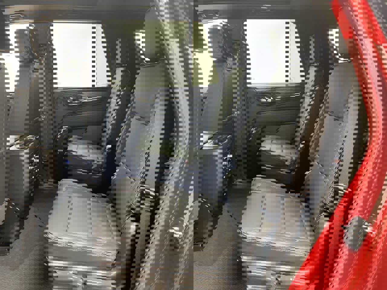 Used 2024 GMC Yukon Denali w/ Advanced Technology Package image 16