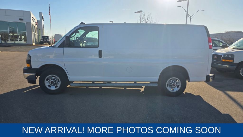 Used 2024 GMC Savana 2500 w/ Driver Convenience Package image 2