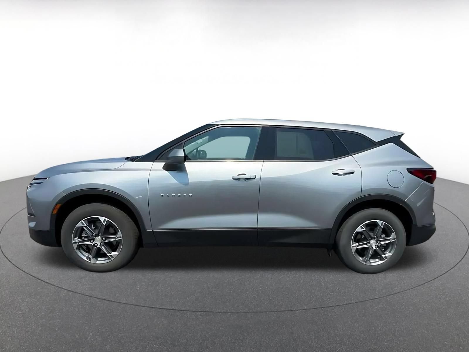 Used 2025 Chevrolet Blazer LT FWD image 9