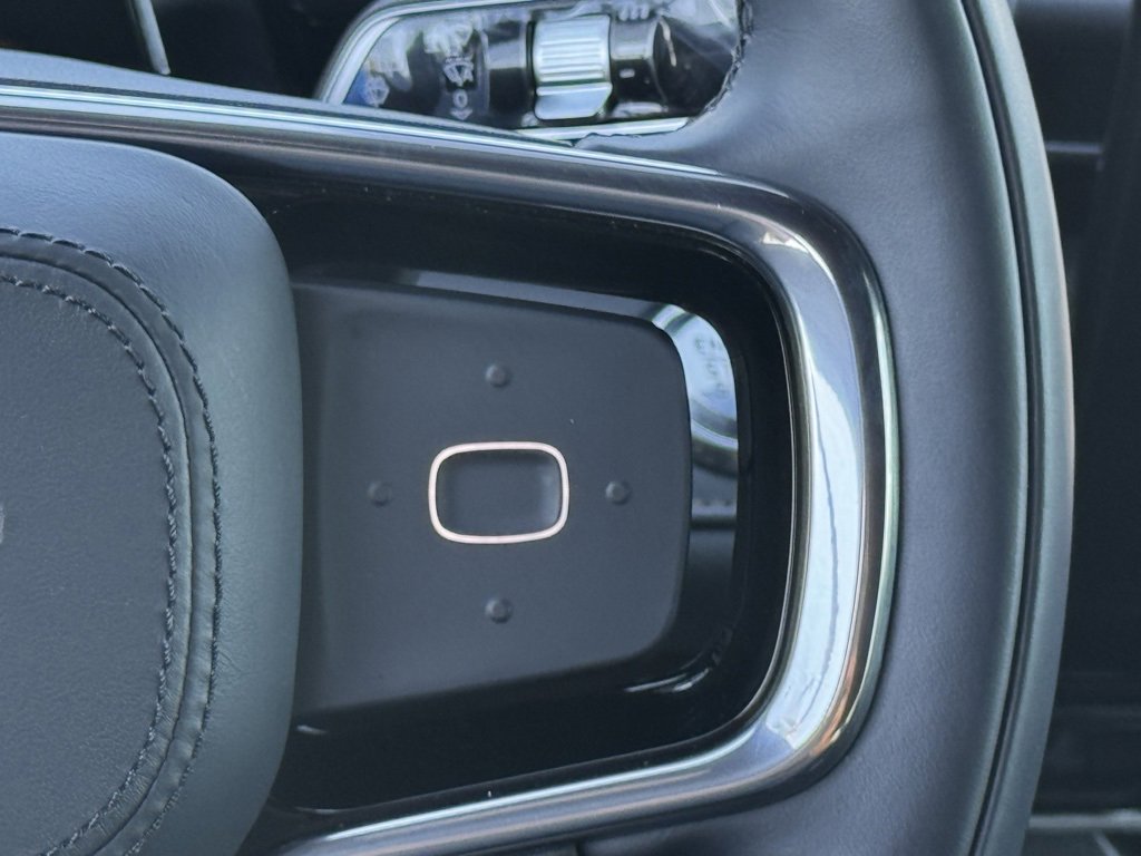 Used 2025 Lincoln Nautilus Premier w/ Jet Appearance Package image 24