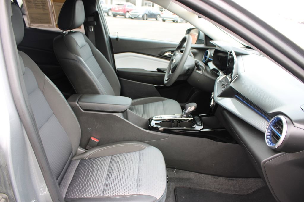 Used 2025 Chevrolet Trax LT image 23
