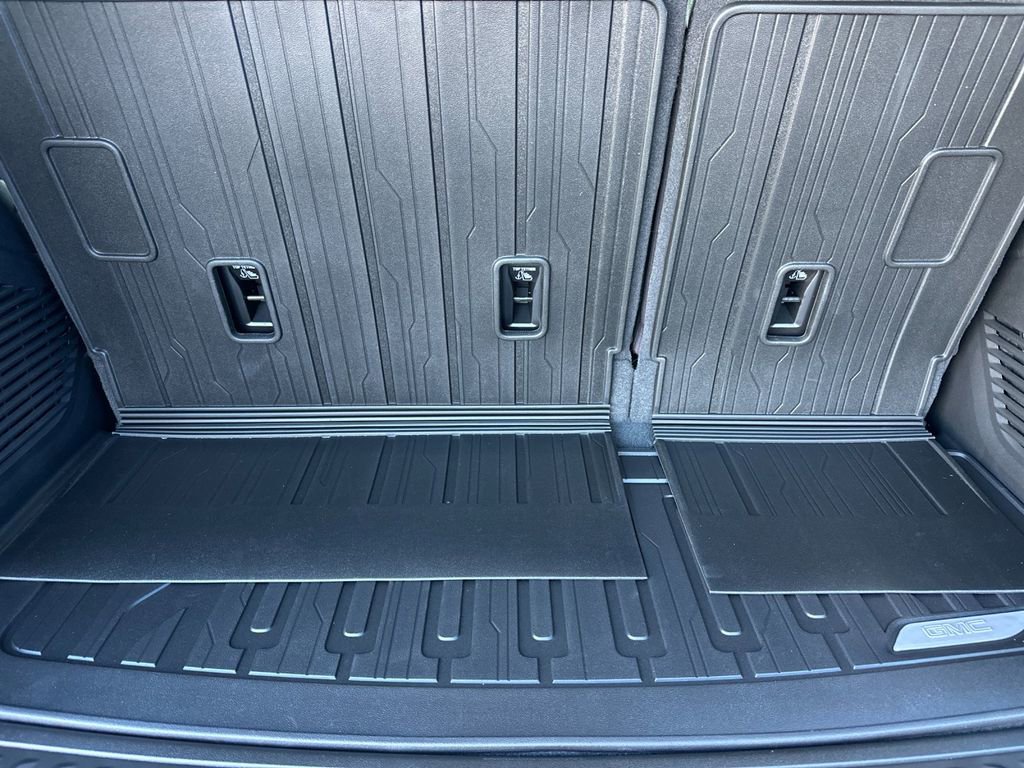 New 2026 GMC Yukon Elevation w/ LPO, Hit The Road Package image 15