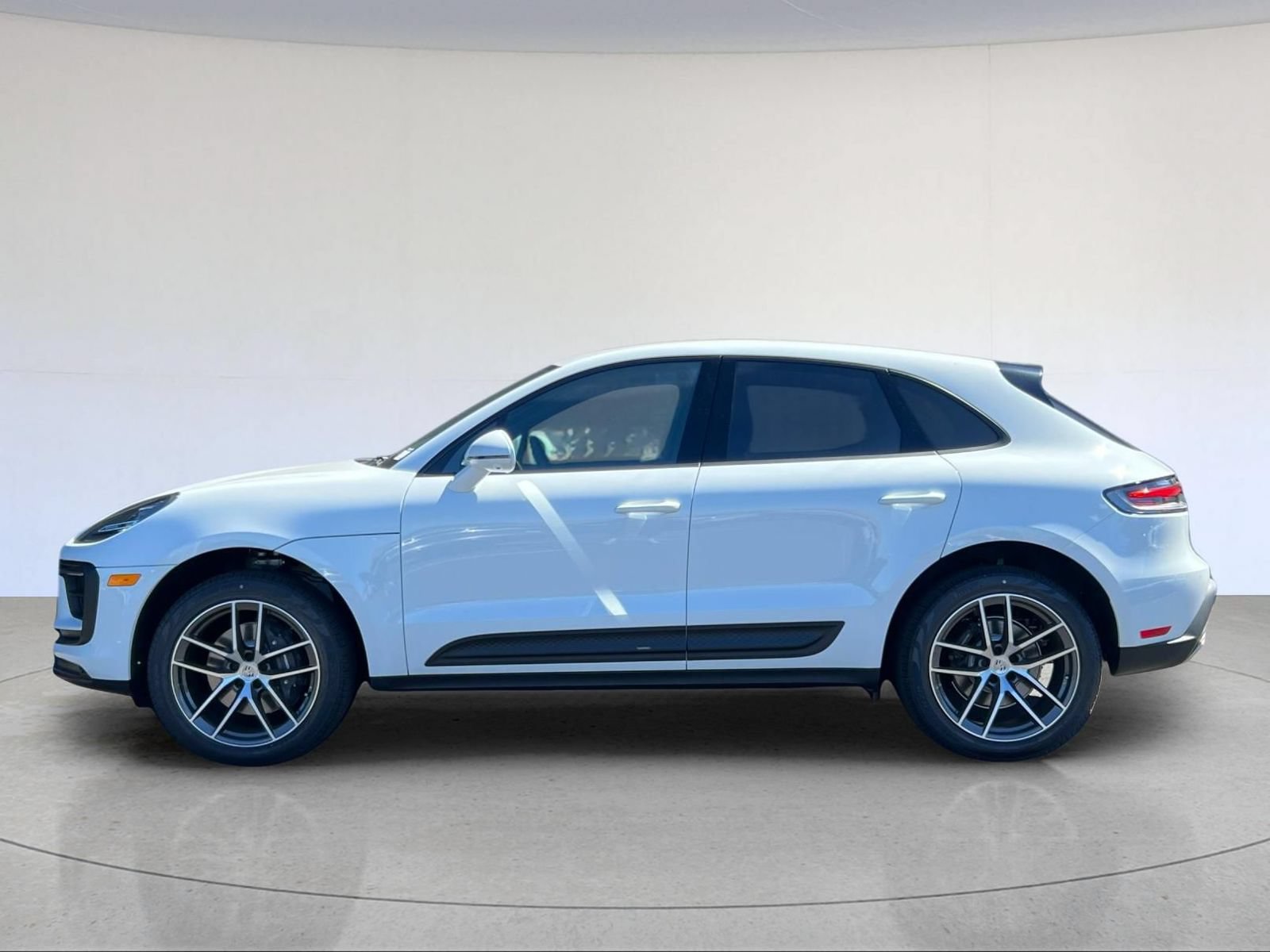 New 2026 Porsche Macan AWD/4WD image 2