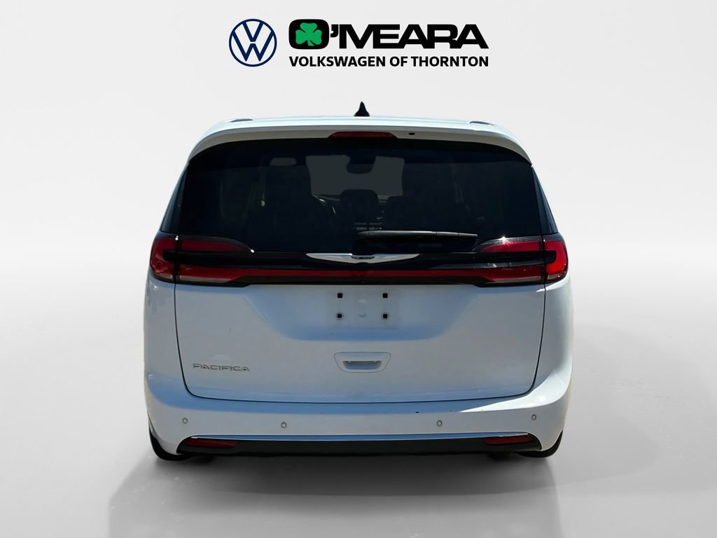 Used 2024 Chrysler Pacifica Touring-L FWD image 4