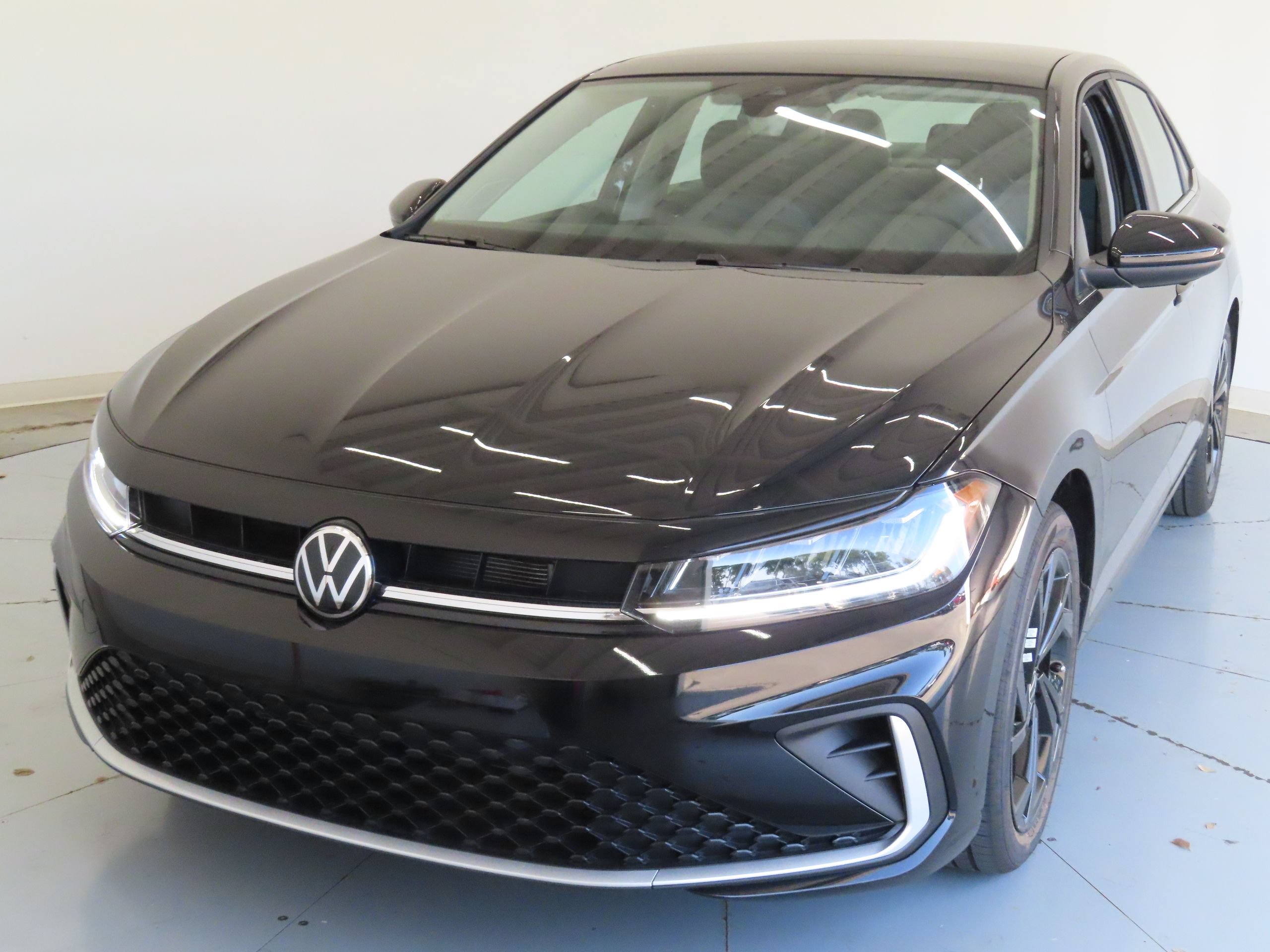 New 2026 Volkswagen Jetta SE FWD image 8