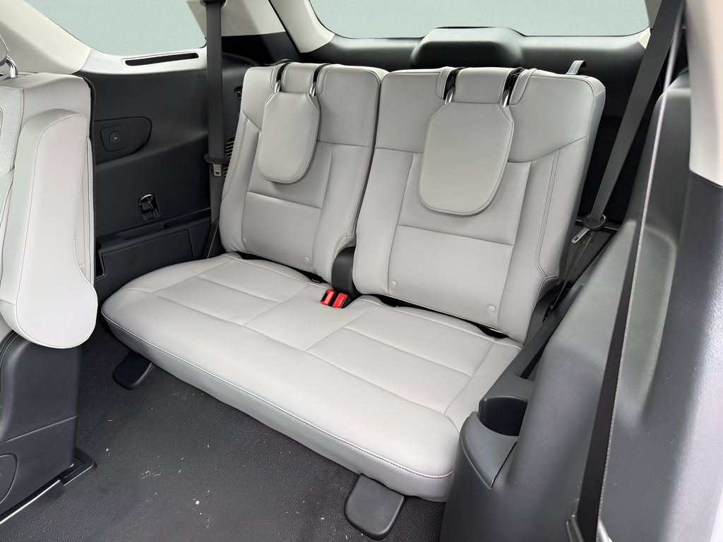 New 2026 Ford Explorer Active w/ Active Comfort Package AWD/4WD image 8