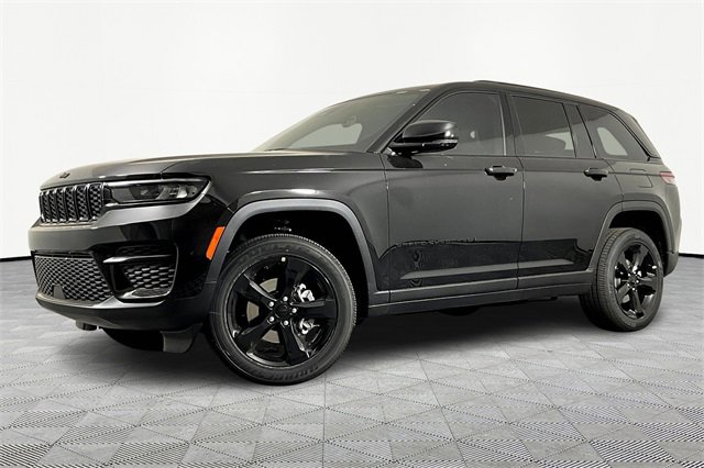 New 2025 Jeep Grand Cherokee Altitude w/ Trailer Tow Package