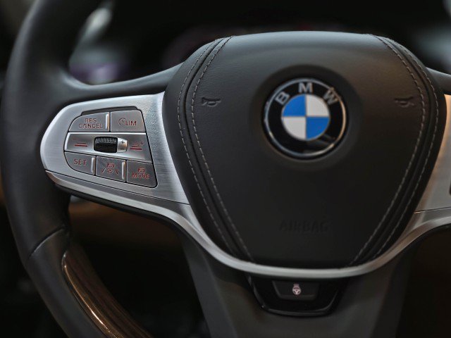 Used 2022 BMW 740i xDrive w/ Premium Package AWD/4WD image 22
