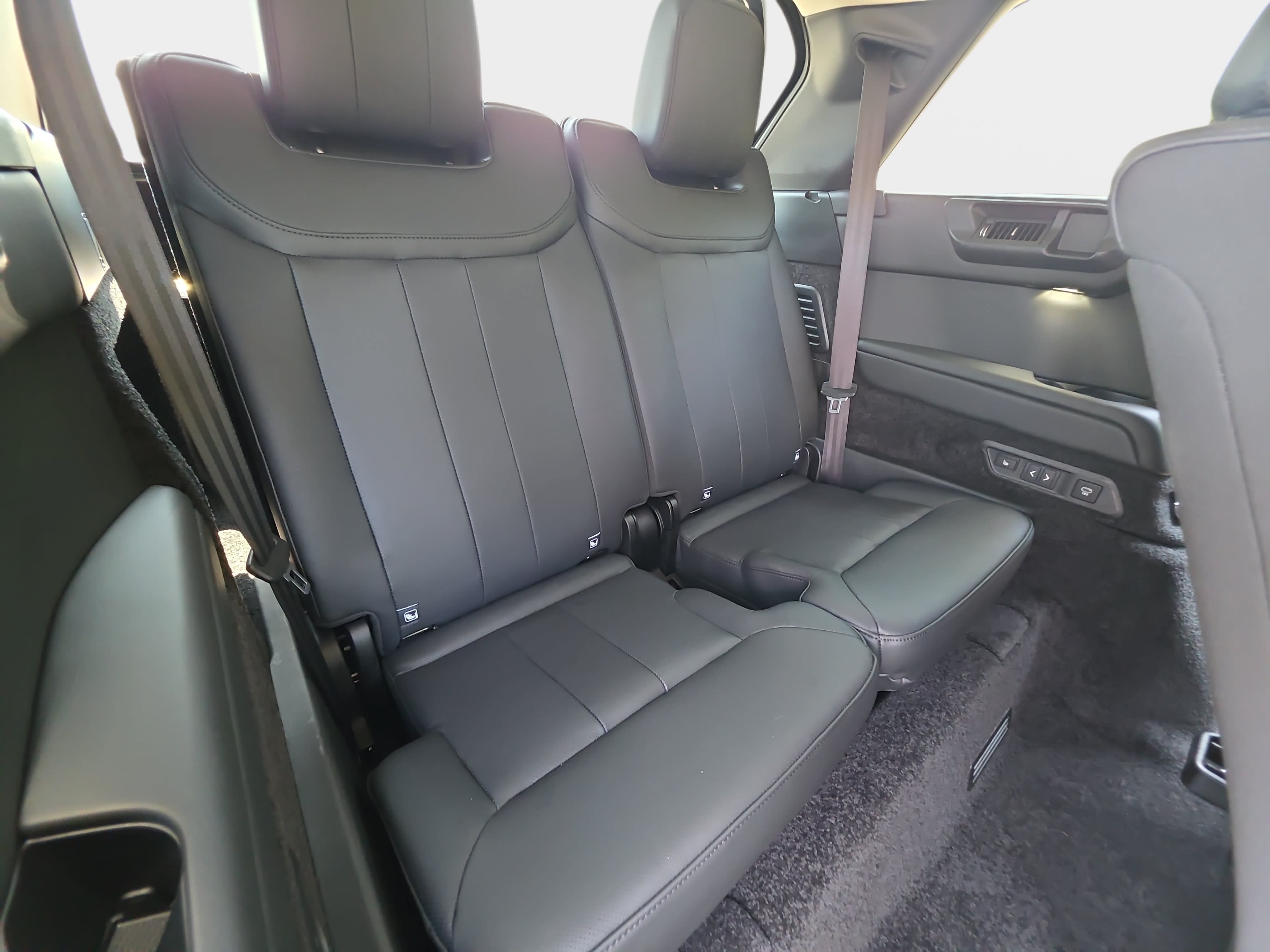 Certified 2025 Land Rover Range Rover Long Wheelbase SE AWD/4WD image 12