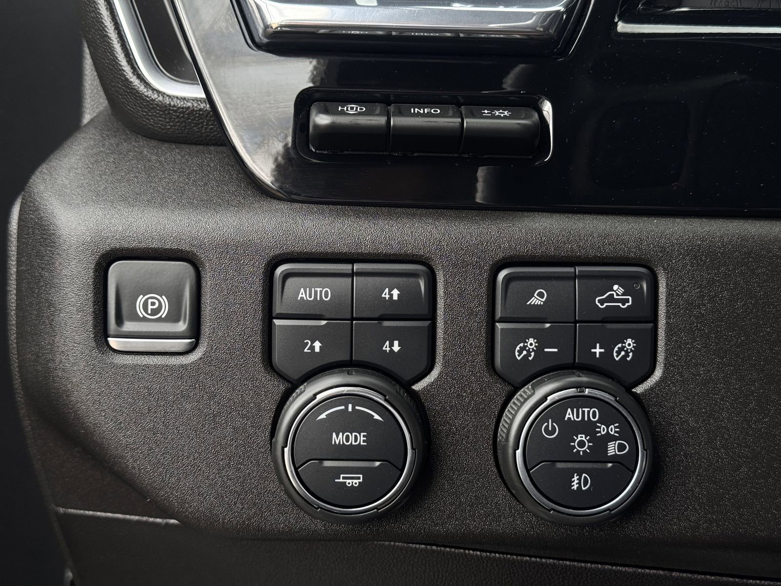 Used 2024 Chevrolet Silverado 3500 High Country w/ Technology Package image 25