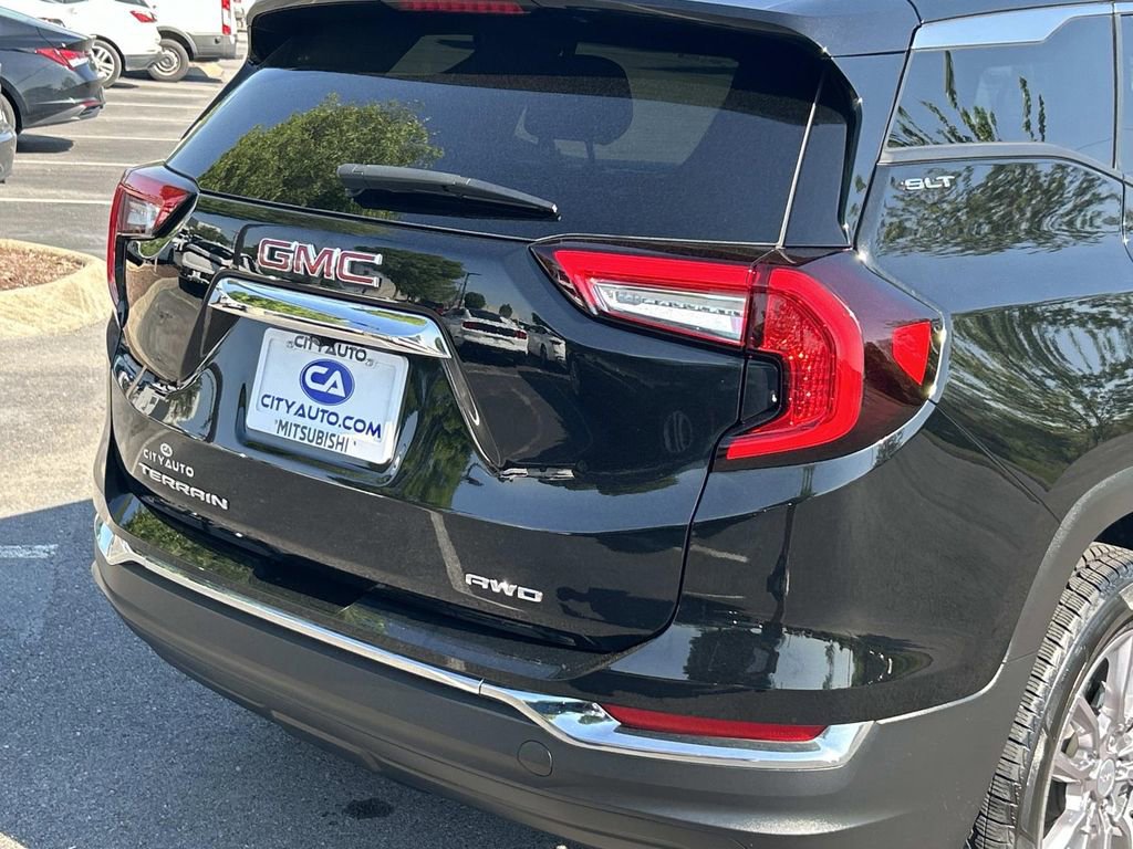 Used 2023 GMC Terrain SLT w/ Infotainment Package II AWD/4WD image 12