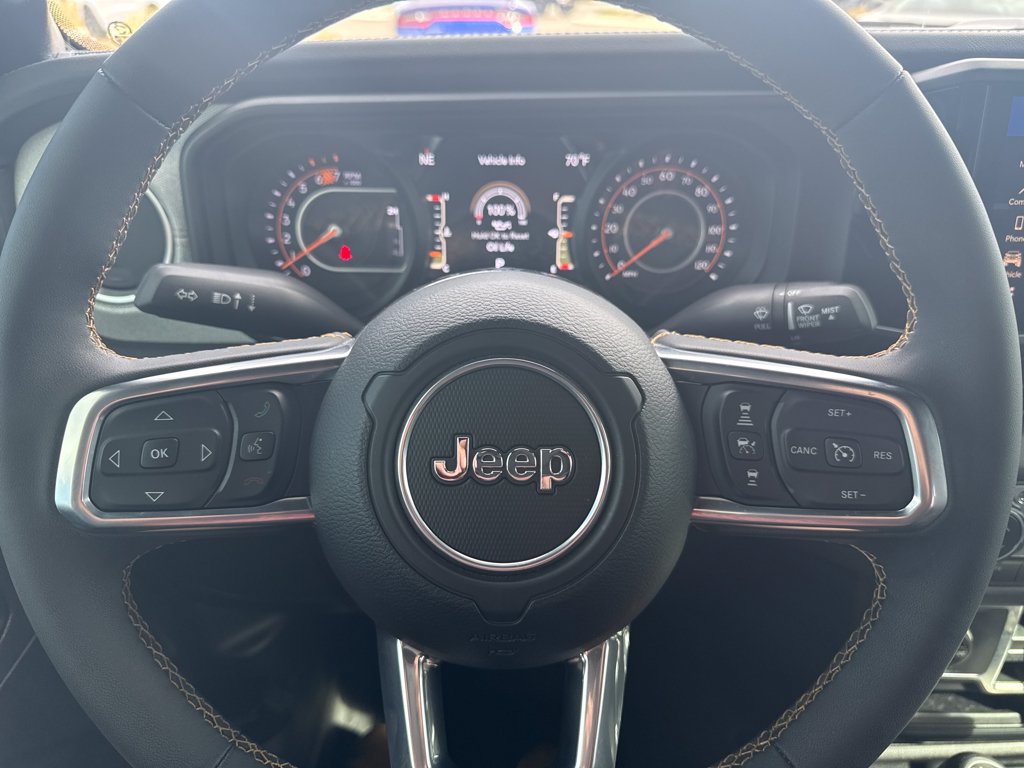 Used 2024 Jeep Wrangler Unlimited Sahara AWD/4WD image 15