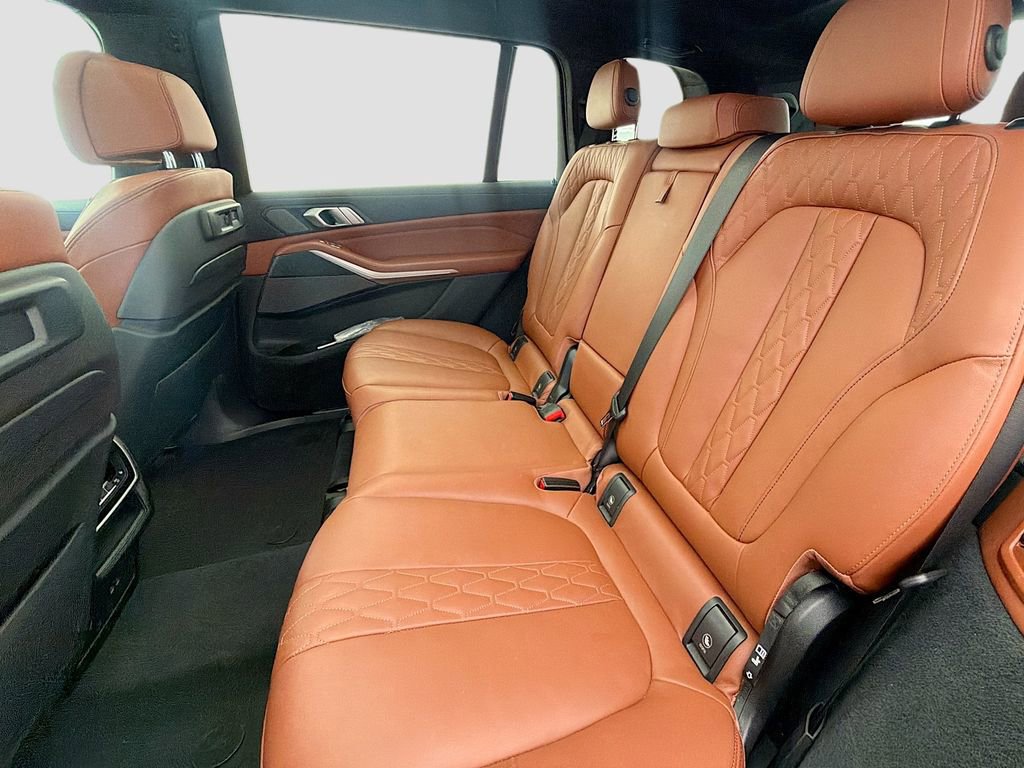 Used 2022 BMW X7 M50i w/ Executive Package image 22