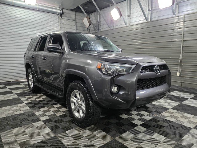 Used 2018 Toyota 4Runner SR5 w/ Wilderness Package image 4