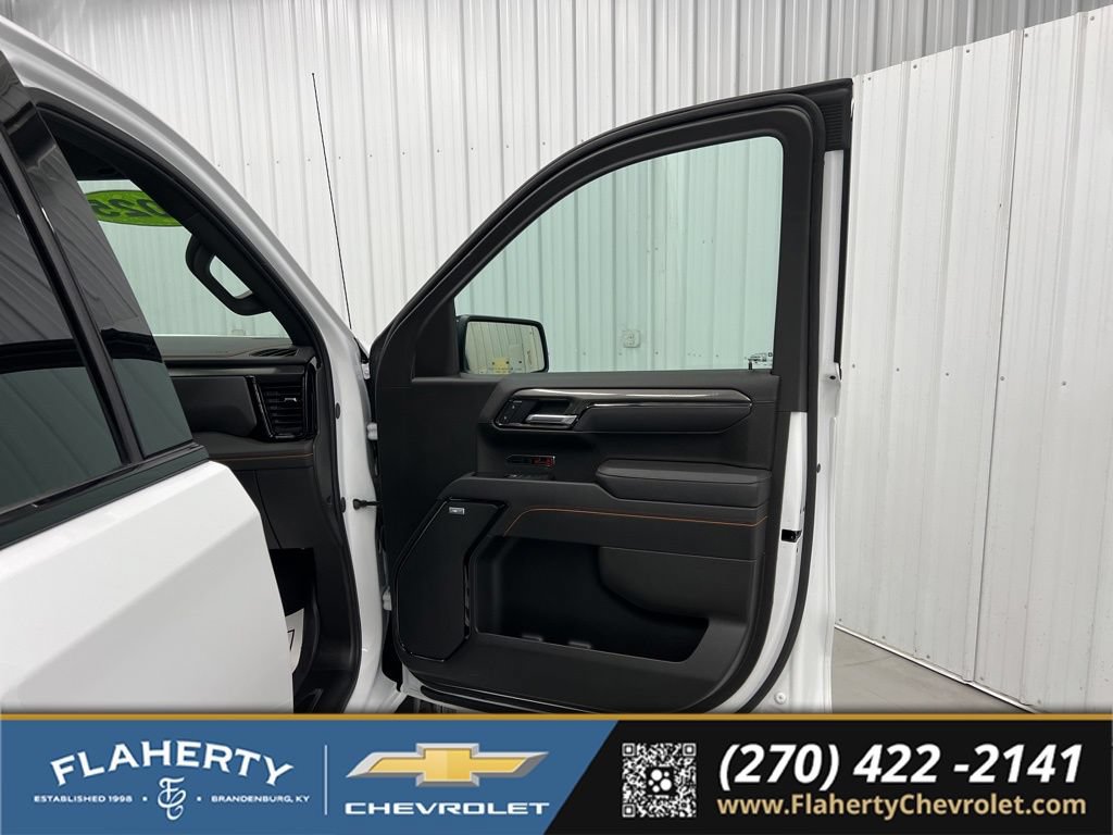 Used 2025 GMC Sierra 1500 AT4 w/ Technology Package AWD/4WD image 14