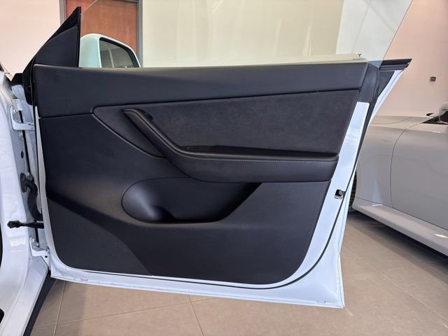Used 2021 Tesla Model Y Long Range image 48