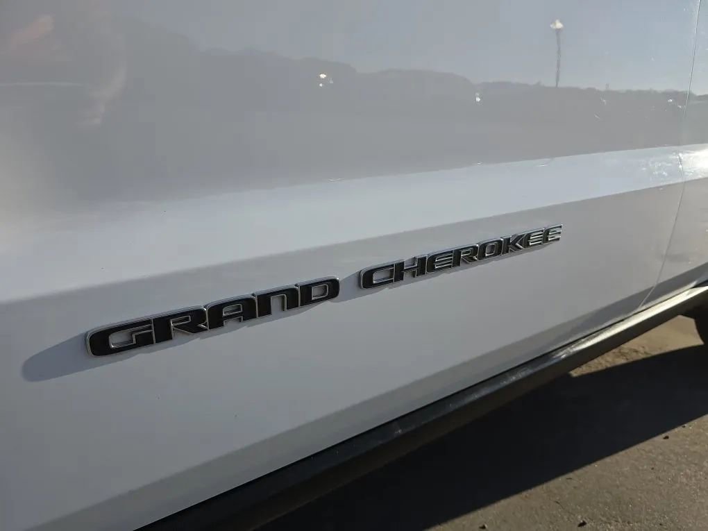 Used 2019 Jeep Grand Cherokee Limited w/ Luxury Group II image 11