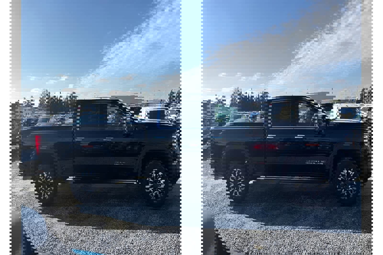 Used 2024 GMC Sierra 2500 Denali Ultimate image 9