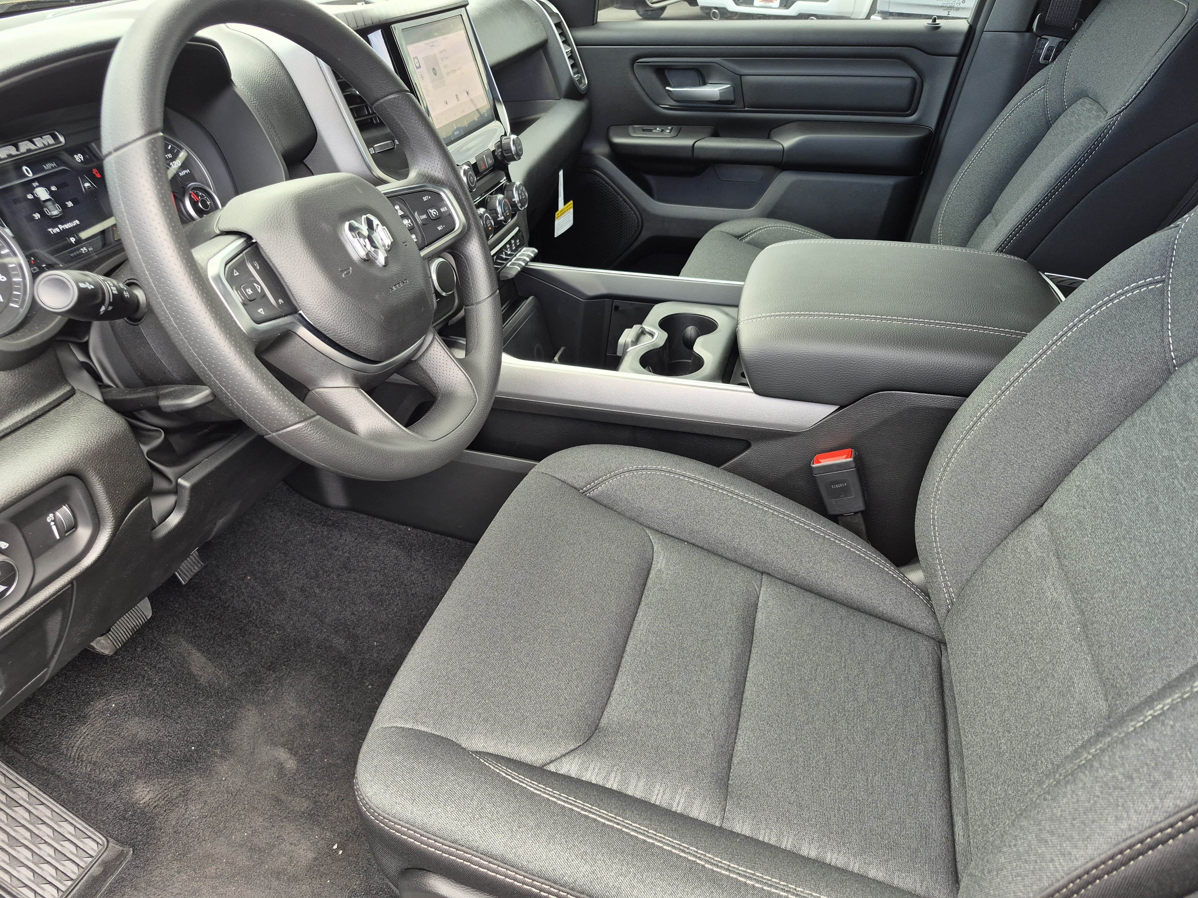 New 2026 RAM 1500 Express AWD/4WD image 23