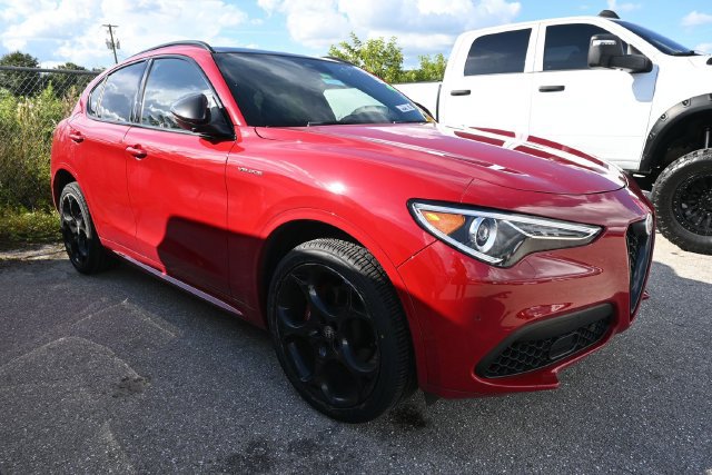 Used 2023 Alfa Romeo Stelvio Veloce AWD/4WD image 16