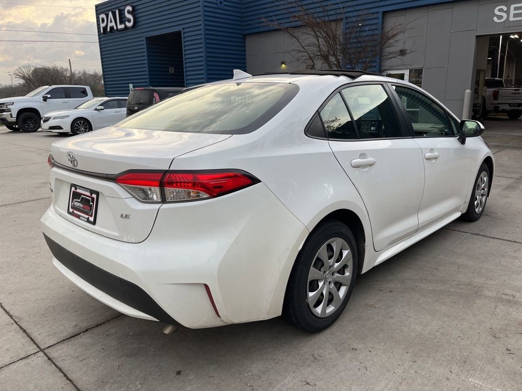 Used 2021 Toyota Corolla LE image 3