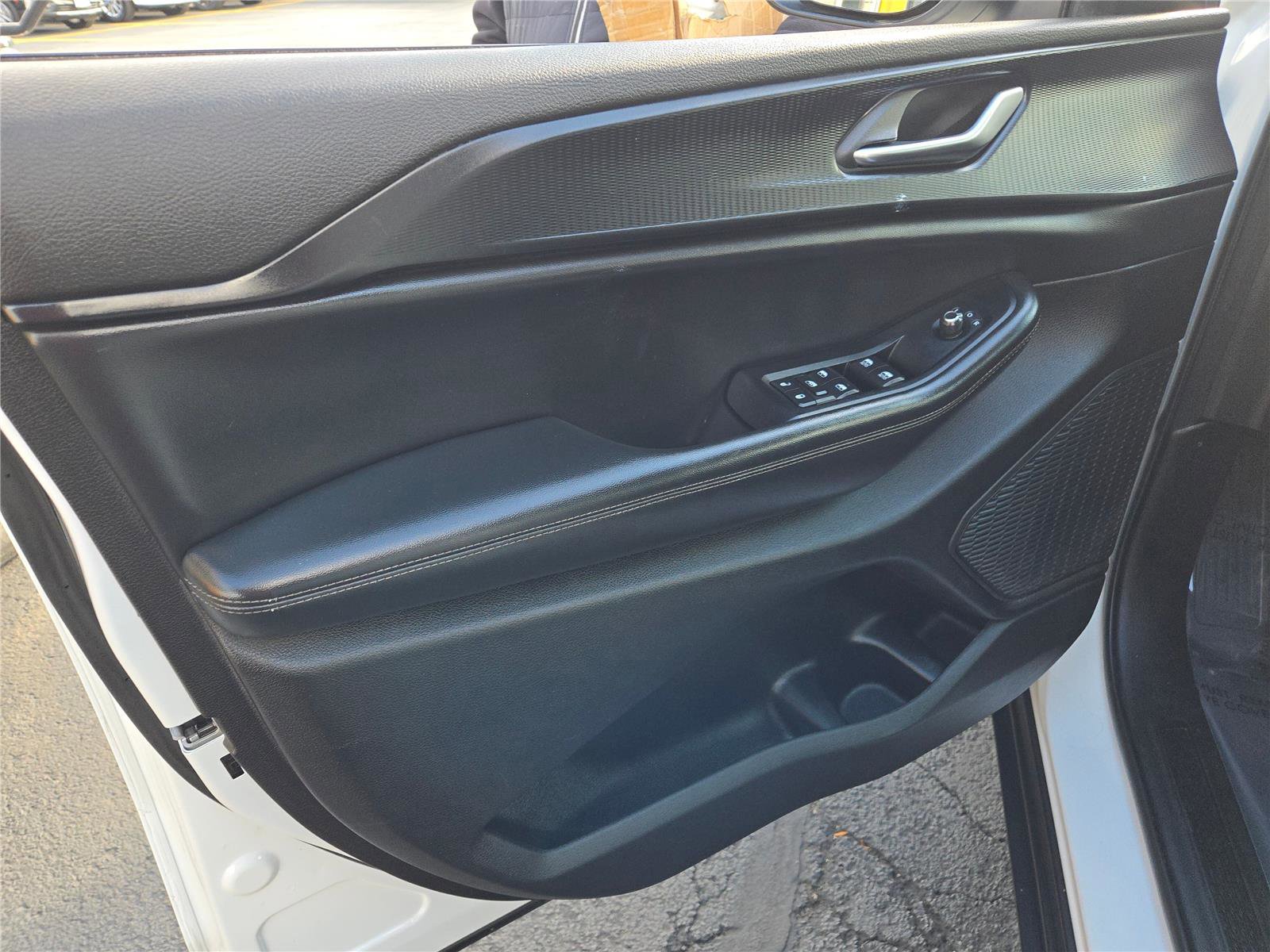 Certified 2023 Jeep Grand Cherokee L Laredo image 25