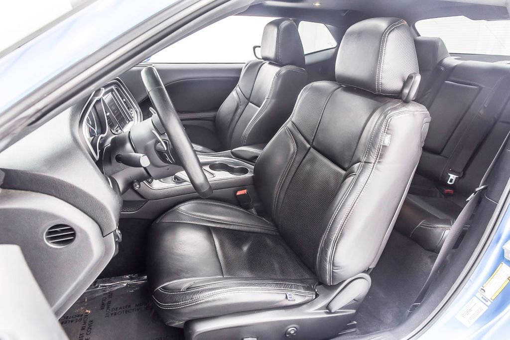 Used 2015 Dodge Challenger SRT w/ Technology Group image 32