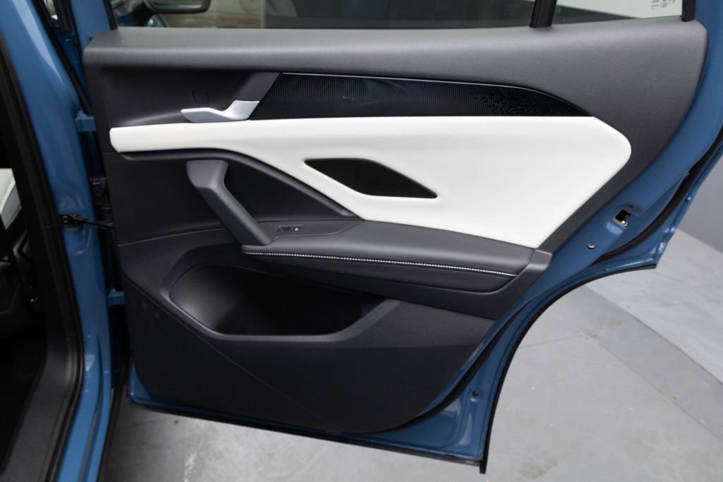 Used 2025 Volkswagen Tiguan SE image 29